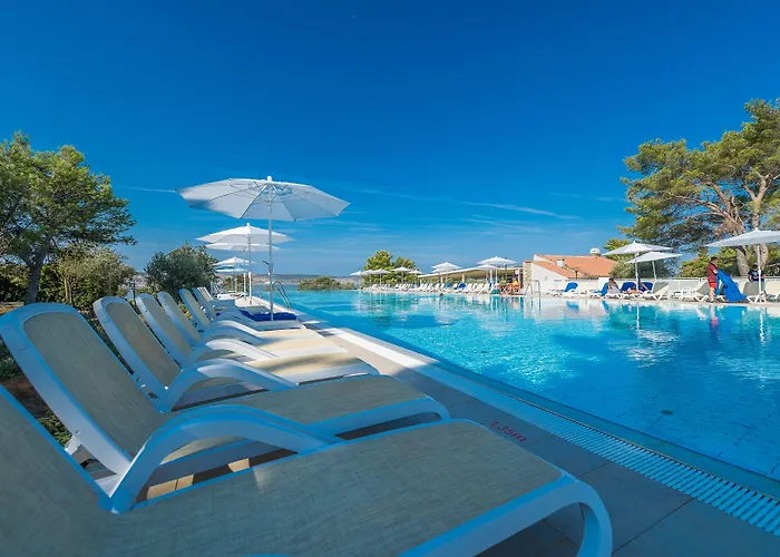 Bluesun Village Alan Отель Стариград-Пакленица